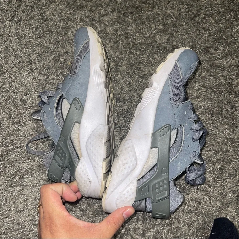 Nike Huarache Gray Low Top Sneakers Size 6.5Y